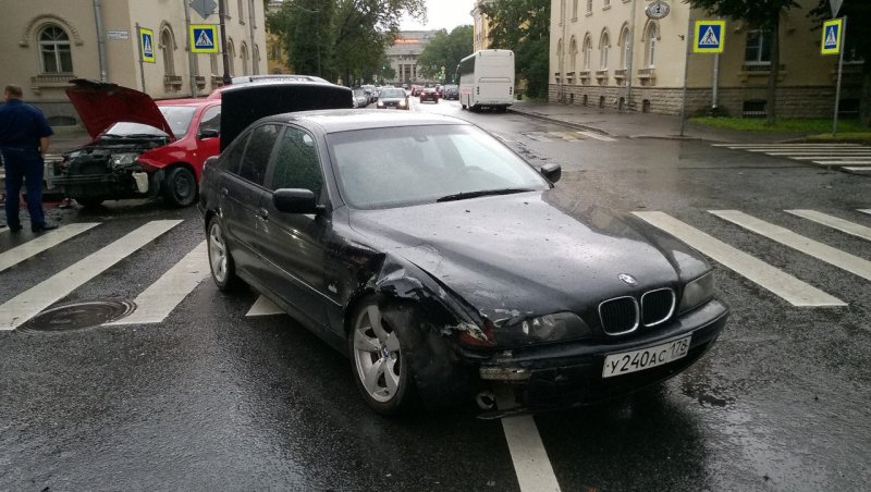 БМВ е39 авария