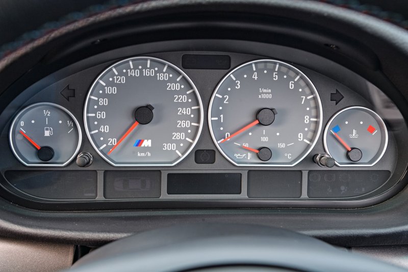 Приборная панель м3 е46