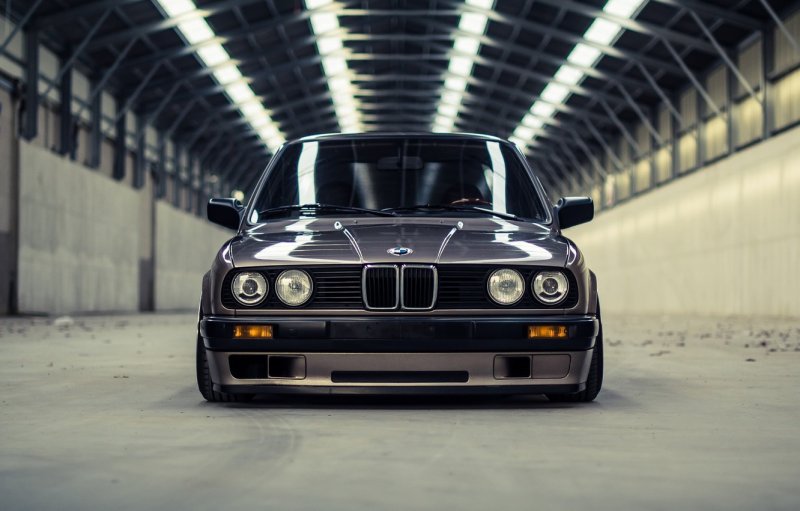 BMW e30 Red