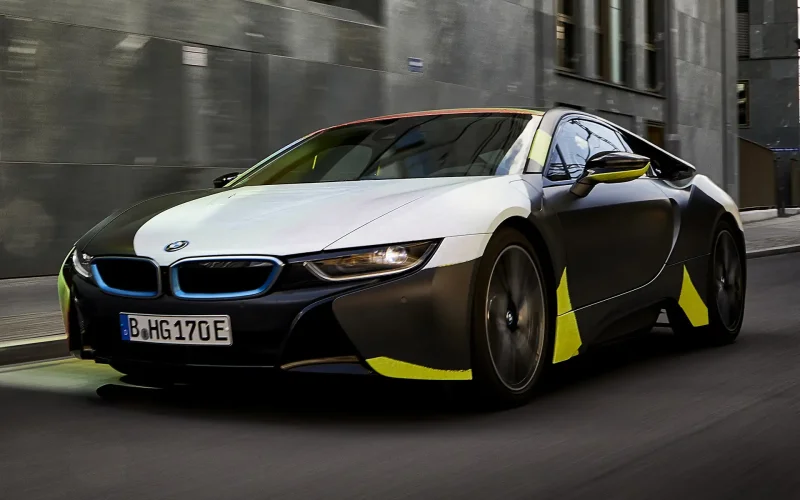 Новая спортивная БМВ i8