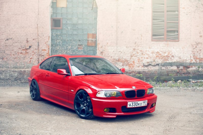 BMW 3 e46 красная