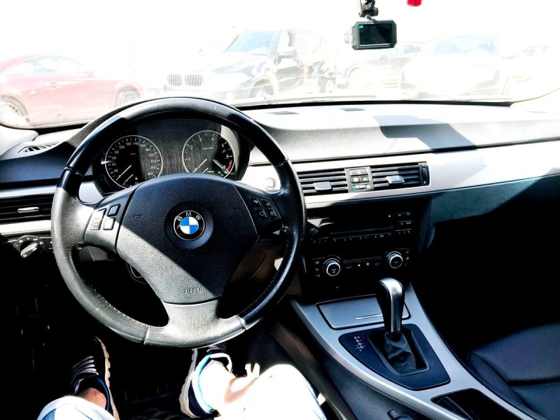 БМВ 3 2007 салон