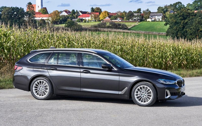 BMW 5 Series Touring 2021
