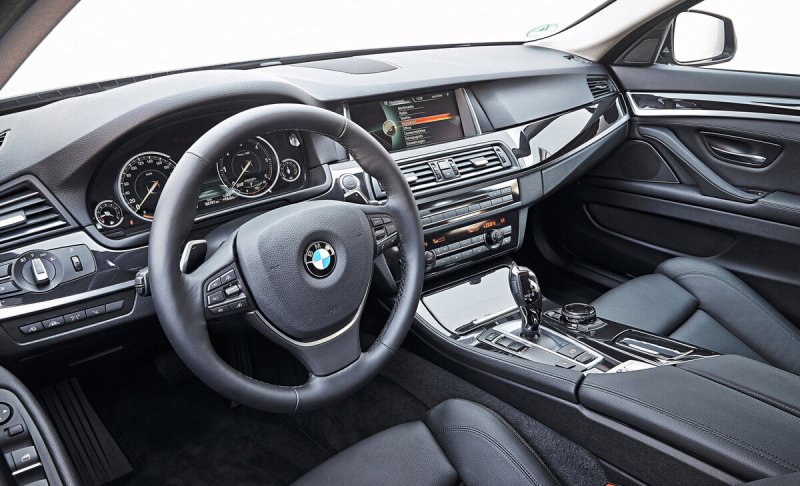 BMW f10 520d салон