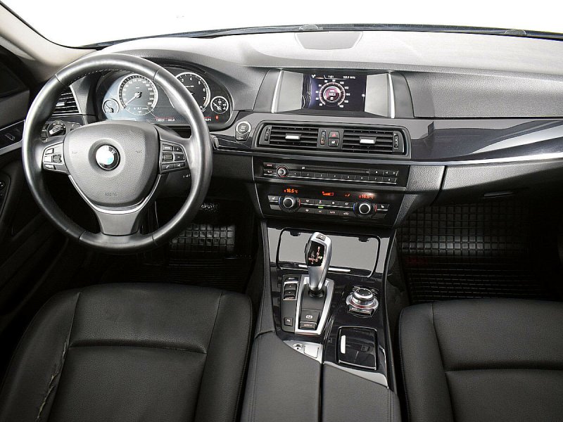 BMW 520 XDRIVE 2013 салон