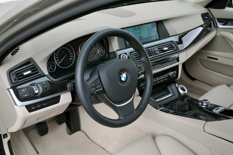 BMW f10 520d салон