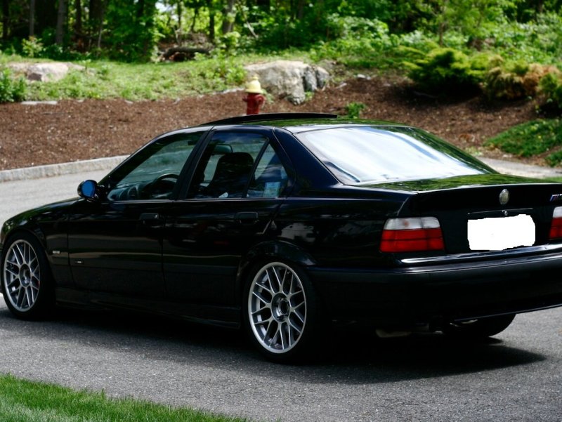 БМВ е36 седан черная