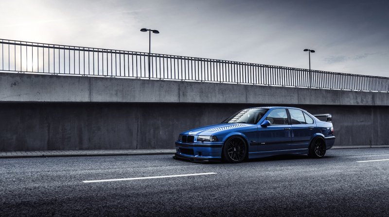 BMW e36 sedan stance