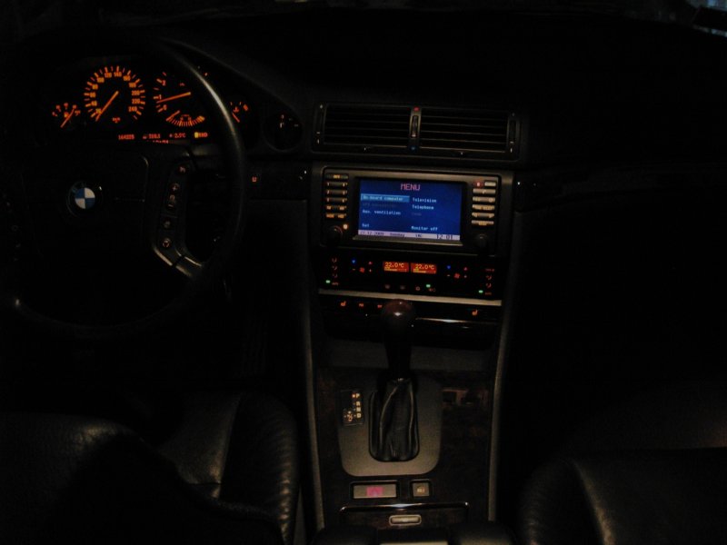 БМВ е39 салон ночью