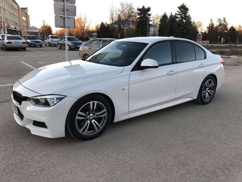 БМВ 320i 2016