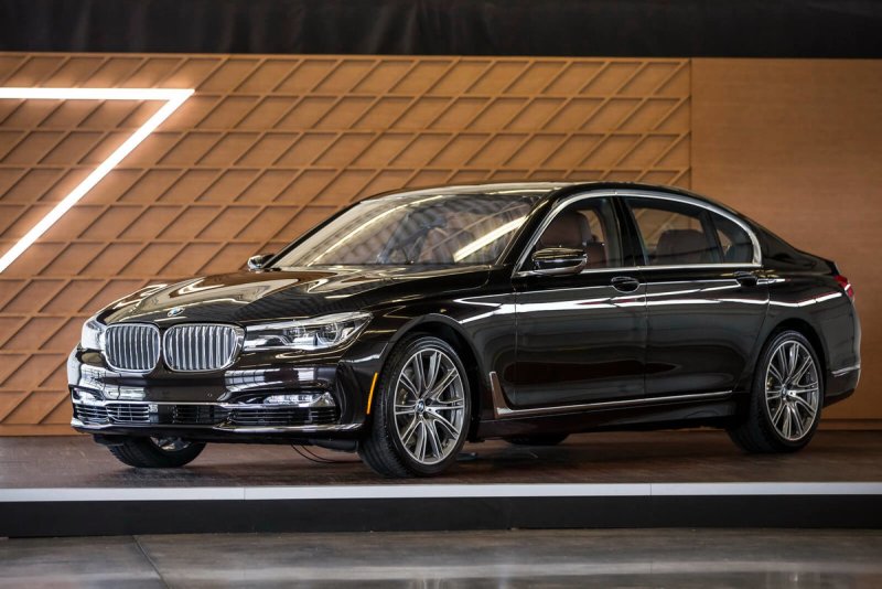 БМВ 740i 2021