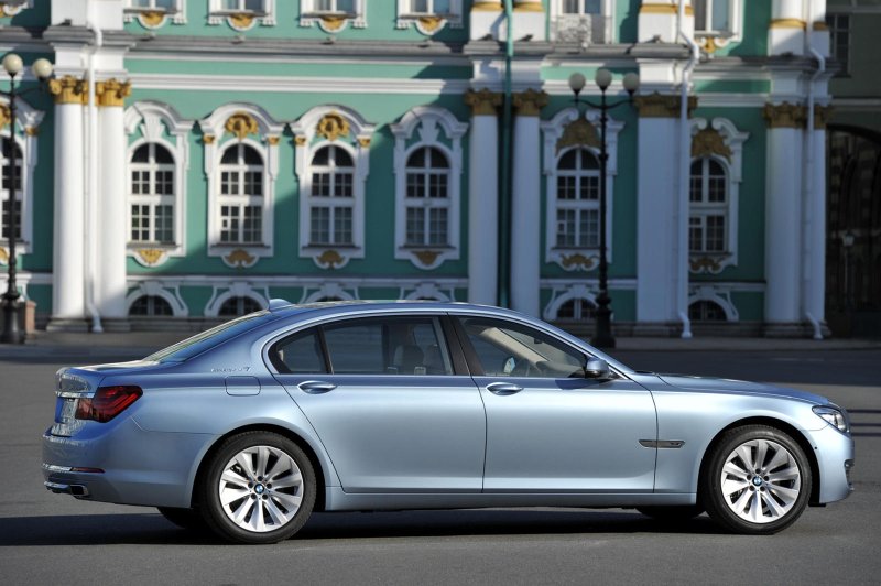 BMW 7 ACTIVEHYBRID 2013