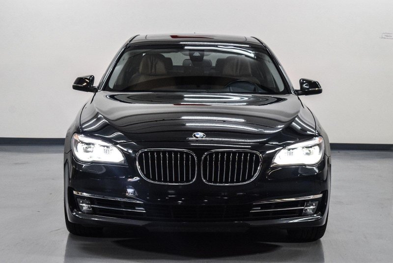 BMW 750 2014