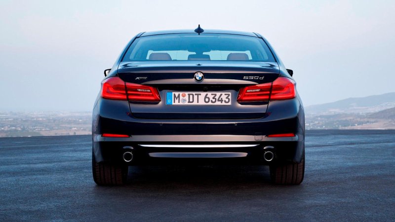 BMW 530 g30 сзади