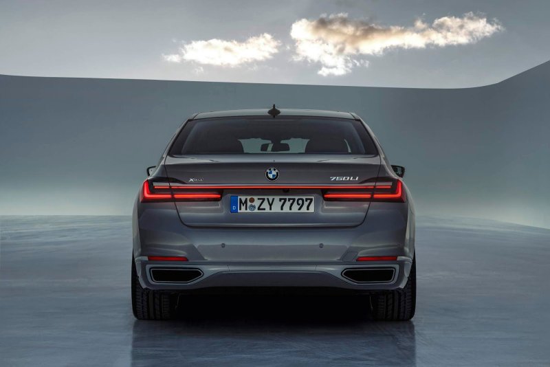 BMW 7 g11 сзади