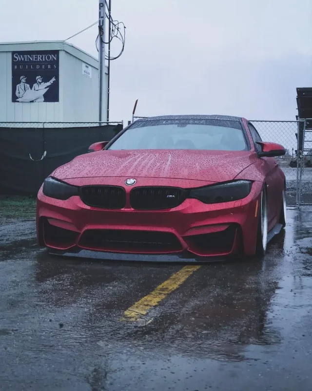 BMW m4 бордовая
