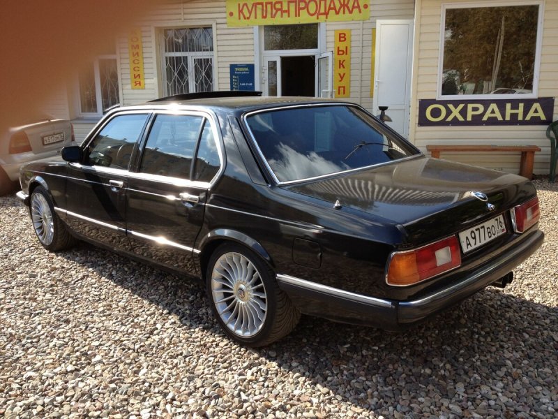 BMW 7 серии 728i i (e23)