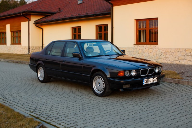 BMW e32 750i