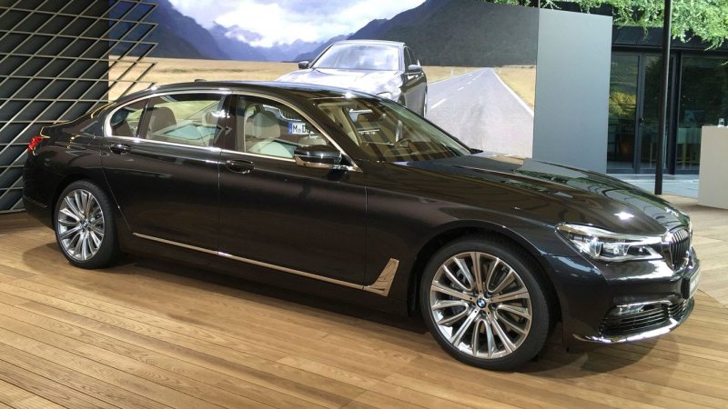 БМВ 7 седан