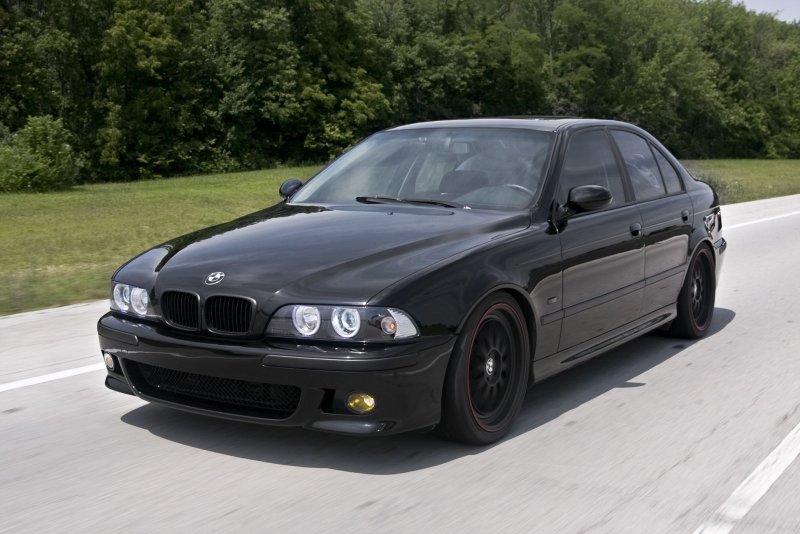 BMW e39 черная
