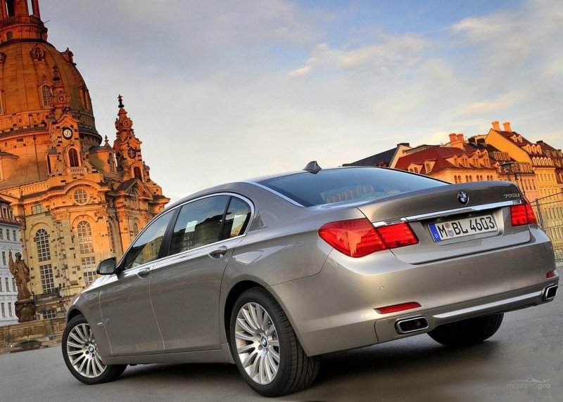 BMW 750li XDRIVE серая