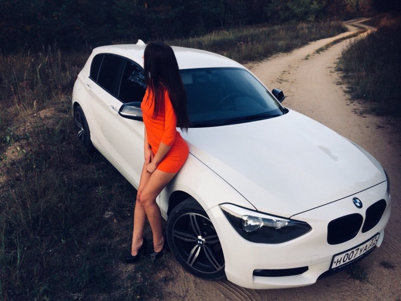 Девушка и БМВ