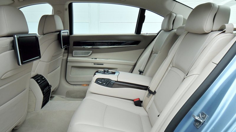 BMW 7 2012 4.4