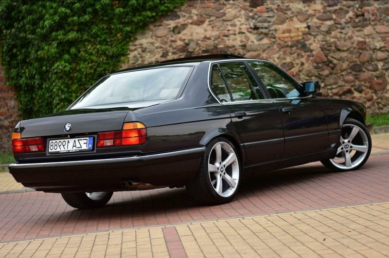 BMW 7 е32