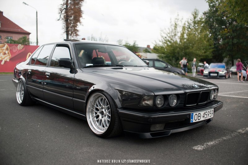 BMW e32 stance