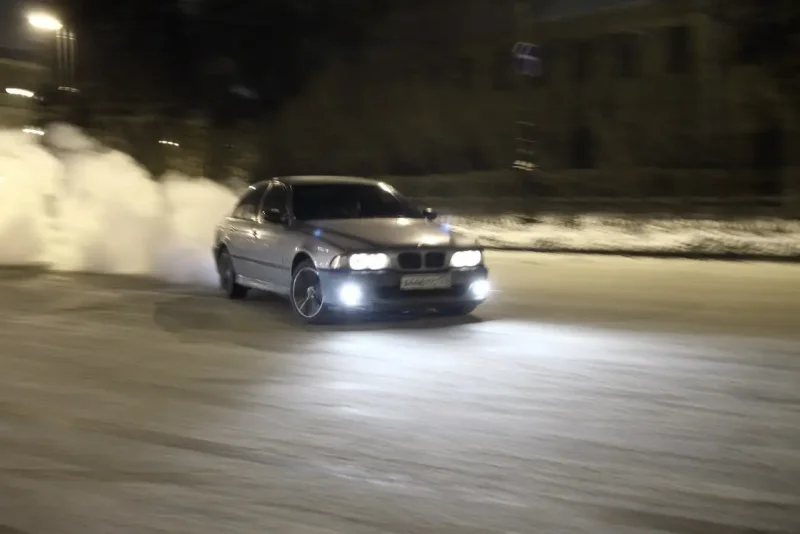 BMW m5 дым