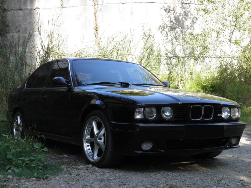 БМВ 5 е34 черная