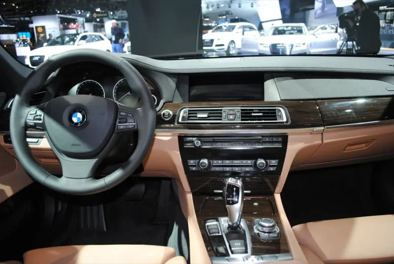 BMW 740li салон