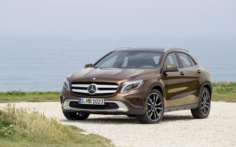 Мерседес-Бенц GLA 250 4 matic