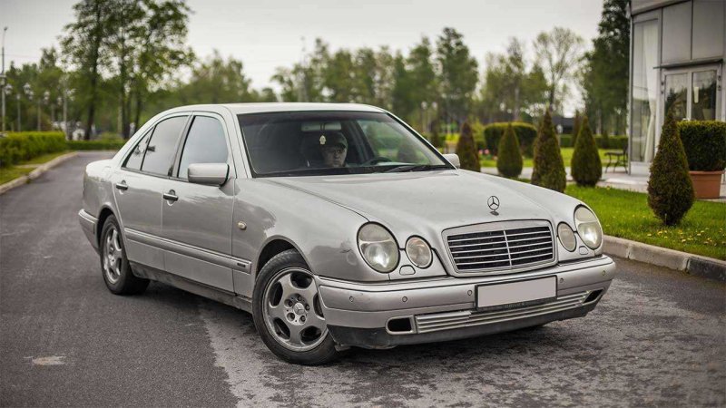 Mercedes Benz e class w210