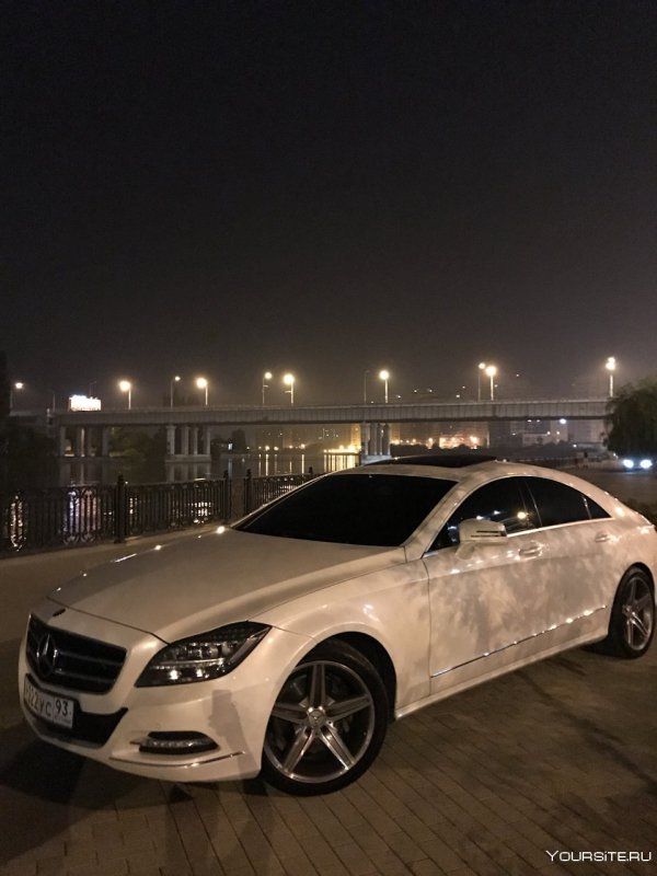 Mercedes Benz CLS 3