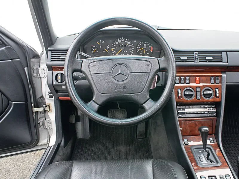 Mercedes Benz w124 AMG салон