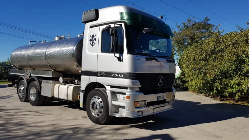 Бензовоз Mercedes-Benz Actros