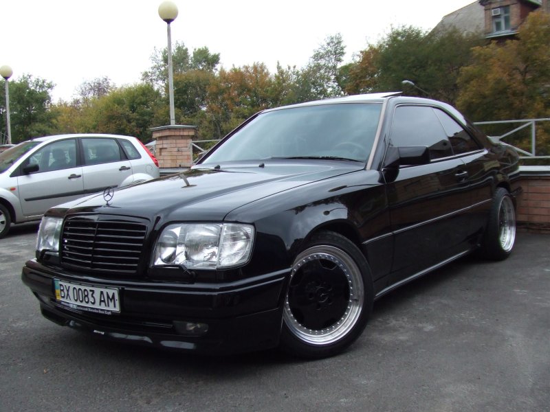 Mercedes w124 черный