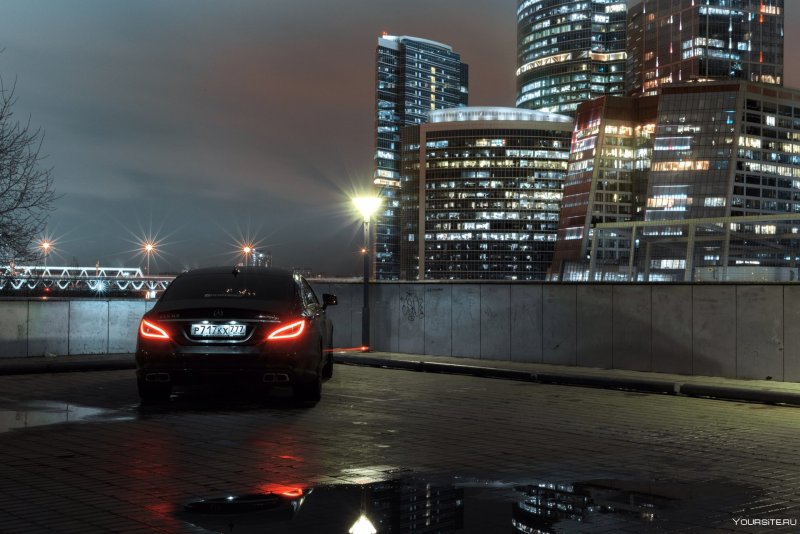 Mercedes Benz CLS 63 AMG ночью Москва