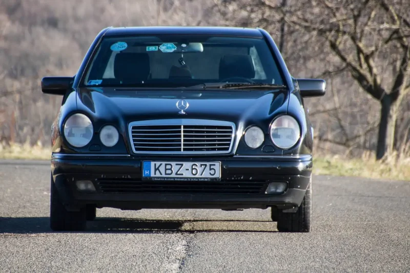 Mercedes-Benz w211 2002