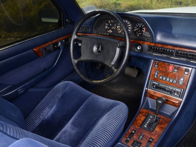 Mercedes-Benz w126 560 sel Interior