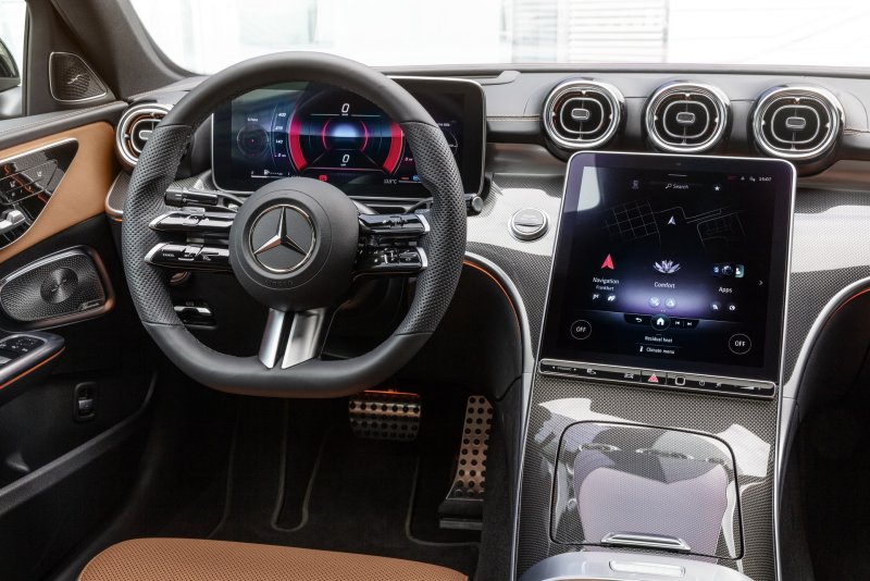 Mercedes Benz GLC 63s AMG салон 2022