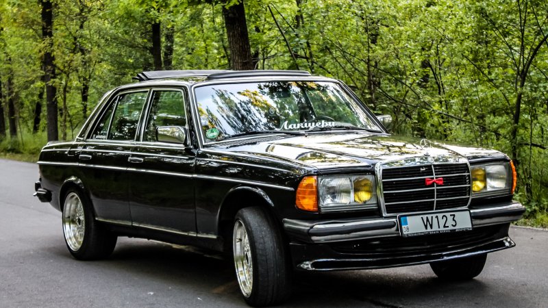 Mercedes-Benz w123 черный