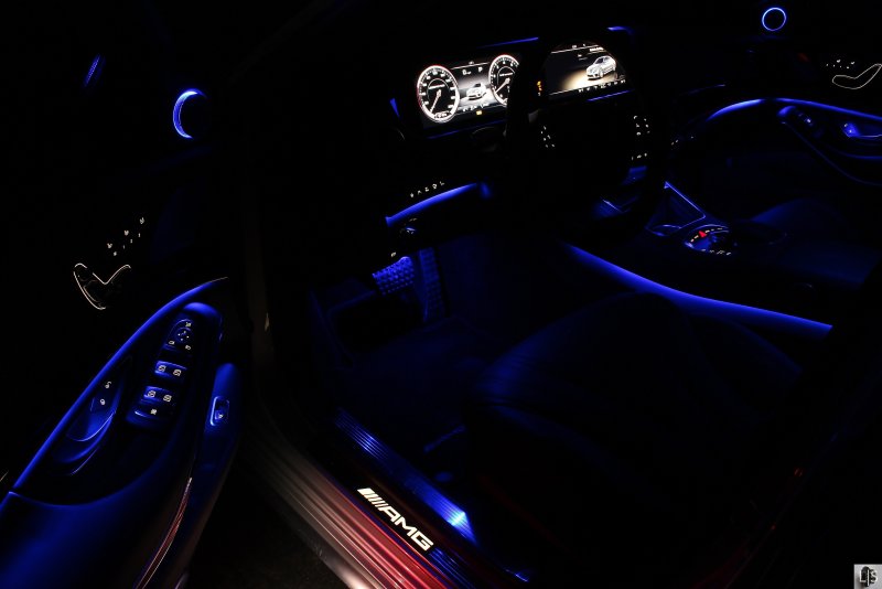Mercedes CLS 63 AMG салон подсветка