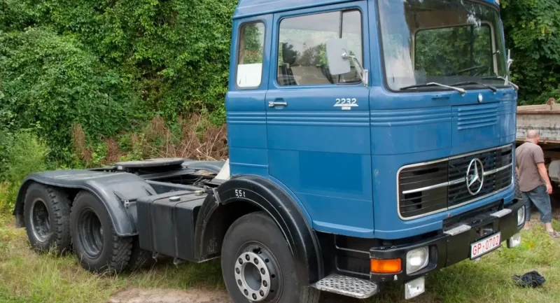 Mercedes Benz тягач 2232