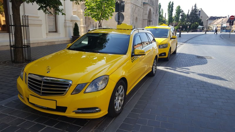 Машины премиум класса такси