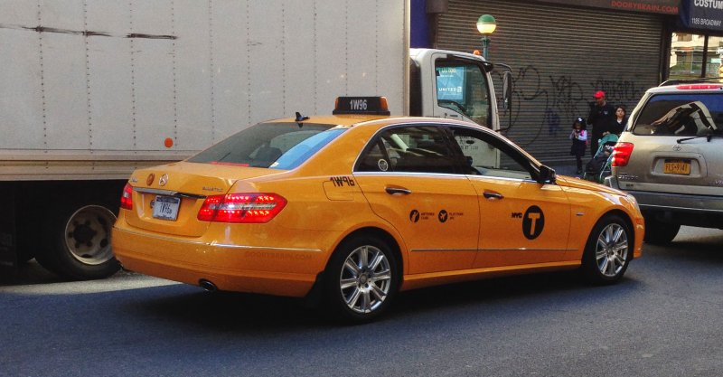 Mercedes e class такси