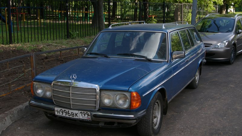 Mercedes w123 серый