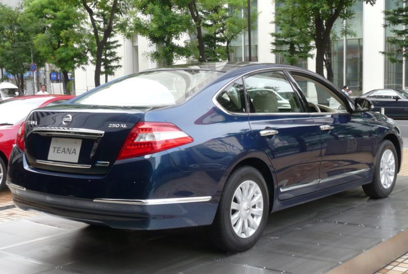 Nissan Teana люк