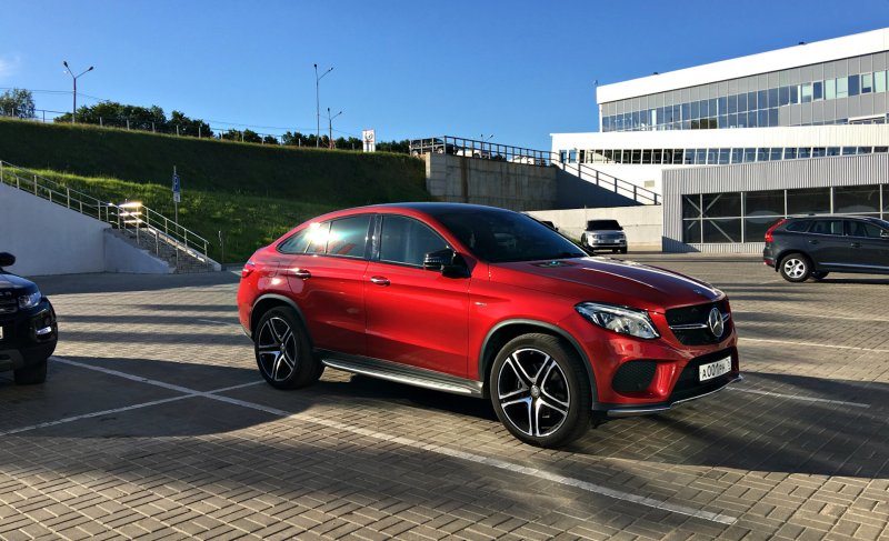 Mercedes GLE Coupe Red 2021